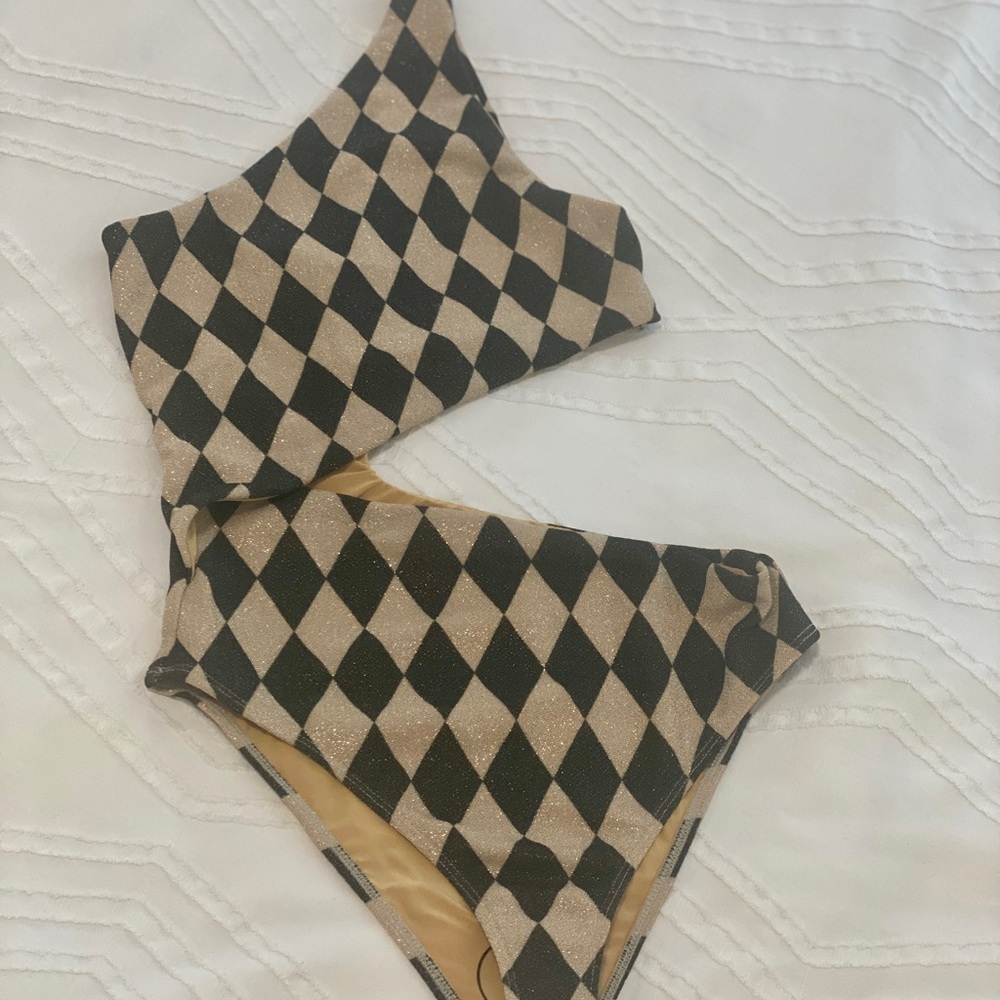 Celine One-Piece - Picture 3 of 4